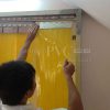Lắp đặt màn nhựa PVC ngăn côn trùng